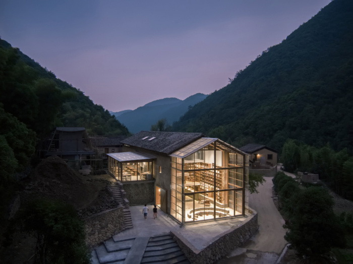 Capsule Hostel and Bookstore in Village Qinglongwu - 0