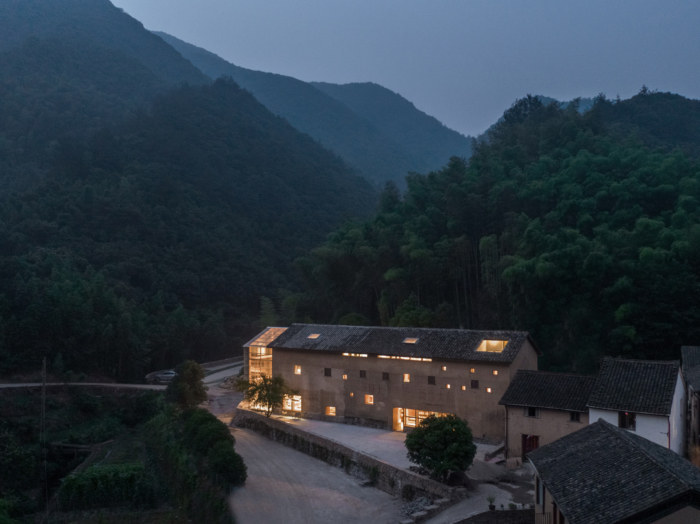 Capsule Hostel and Bookstore in Village Qinglongwu - 0