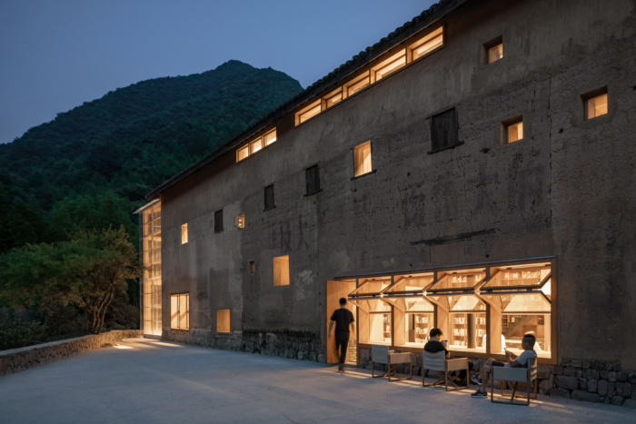 Capsule Hostel and Bookstore in Village Qinglongwu - 0