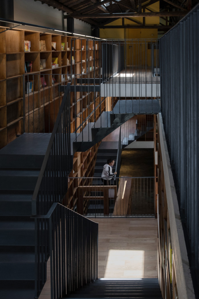 Capsule Hostel and Bookstore in Village Qinglongwu - 0