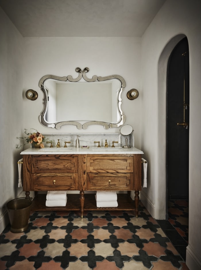 Commodore Perry Estate - 0
